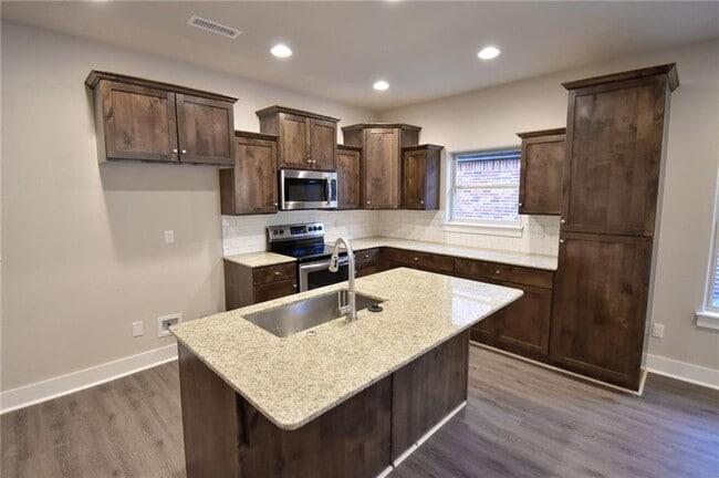 Building Photo - 747 N Malbec Rd