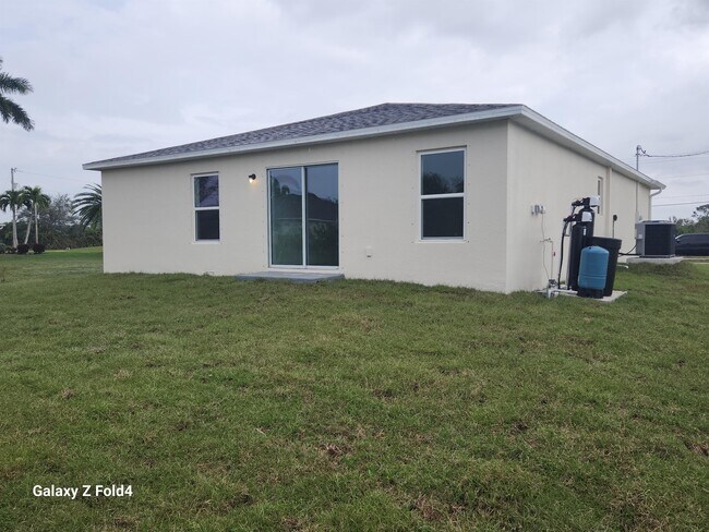 Building Photo - 3424 E Gator Cir