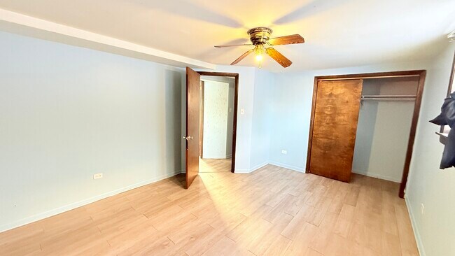 Building Photo - 15020 Woodlawn Ave E