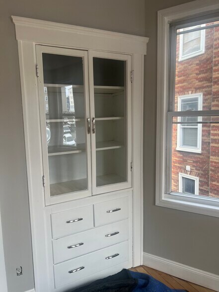 Building Photo - 49 Waverly St