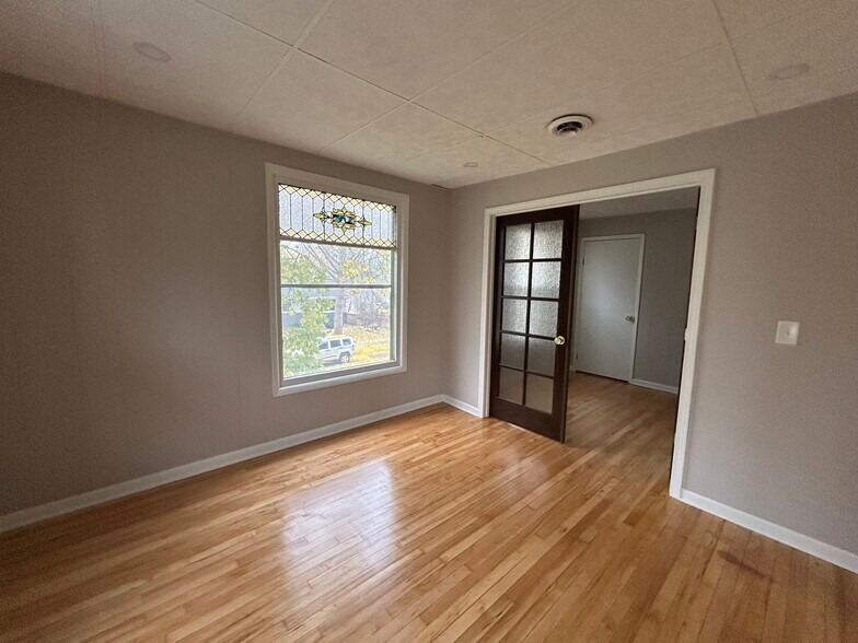 Building Photo - 512 8th Ave NE