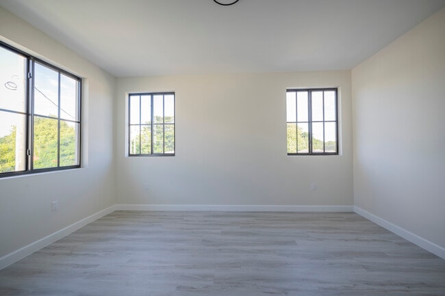 Building Photo - 18020 SW 103rd Ave