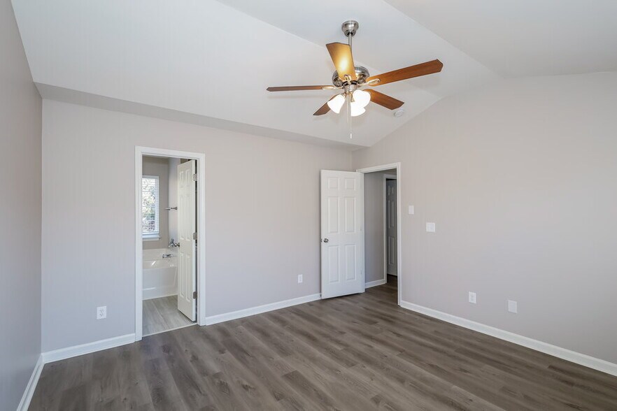 Building Photo - 9422 Isaac Hunter Dr