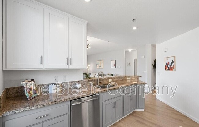 Building Photo - 501 Crescent Way