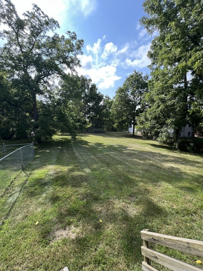 Building Photo - 635 Renker Rd