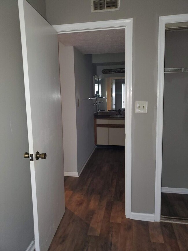 Building Photo - Hampton Club