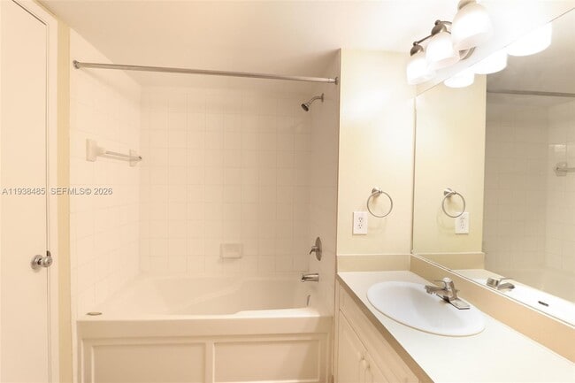 Building Photo - 520 SE 5 Ave