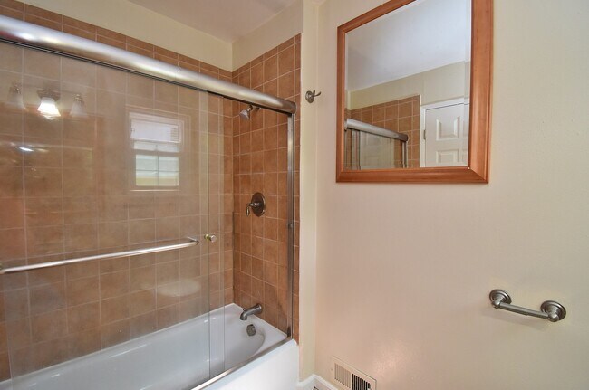 Building Photo - $4,390 4 BEDROOM GORGEOUS REMODELED SAN RA...