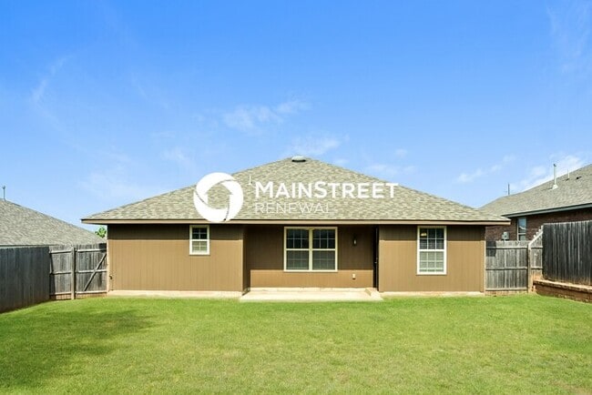 Building Photo - 3 Bedroom Pet-Friendly Home in NORMAN, OK with Main Street Renewal