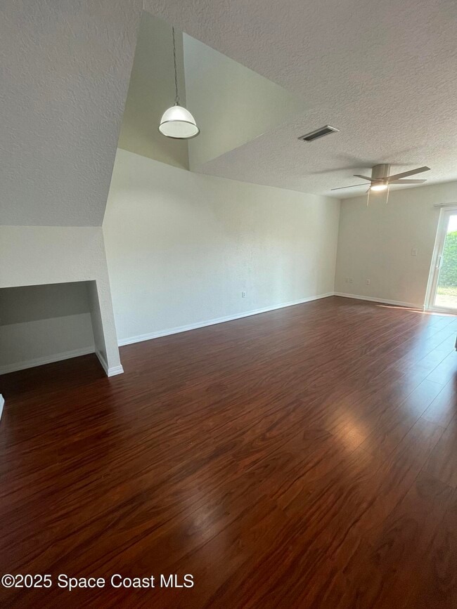 Building Photo - 503 Summerset Ct