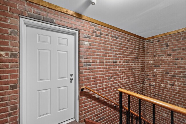 Building Photo - 1204 Chalet Rd