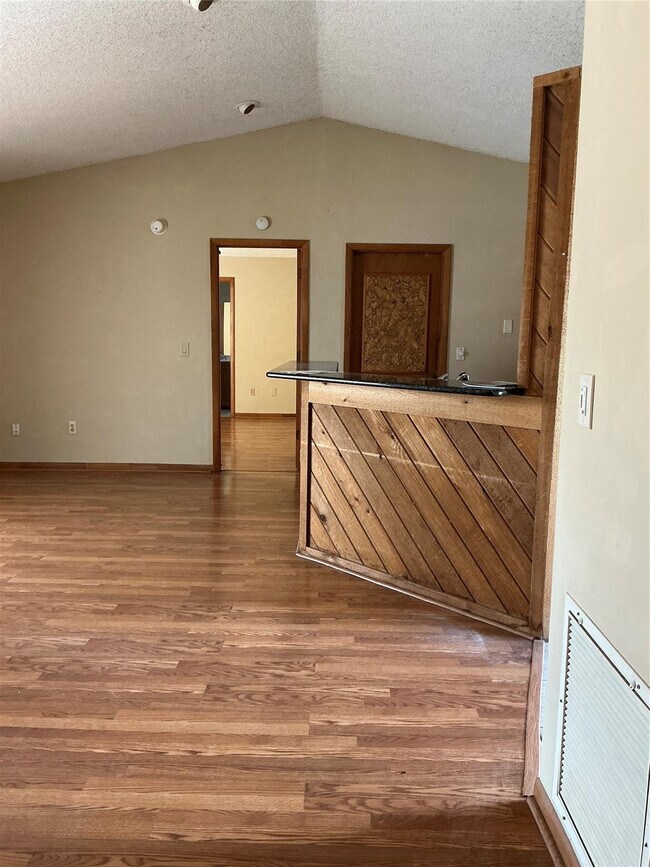 Building Photo - 1858 SW Capehart Ave