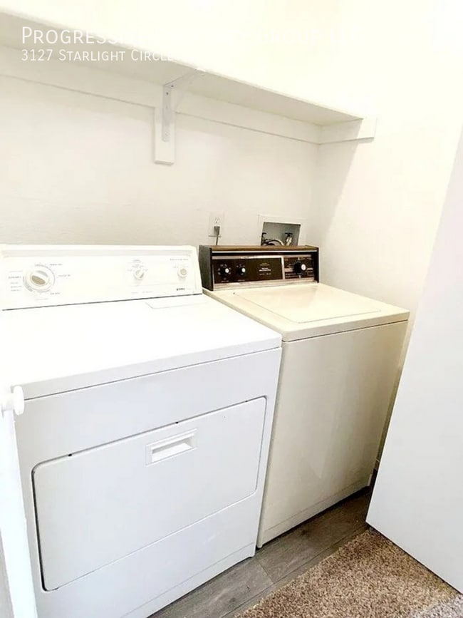 Building Photo - 3127 Starlight Cir