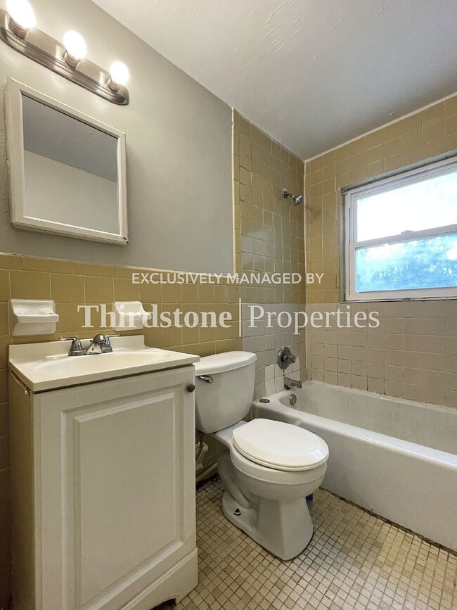 Building Photo - 2912 W 15th St