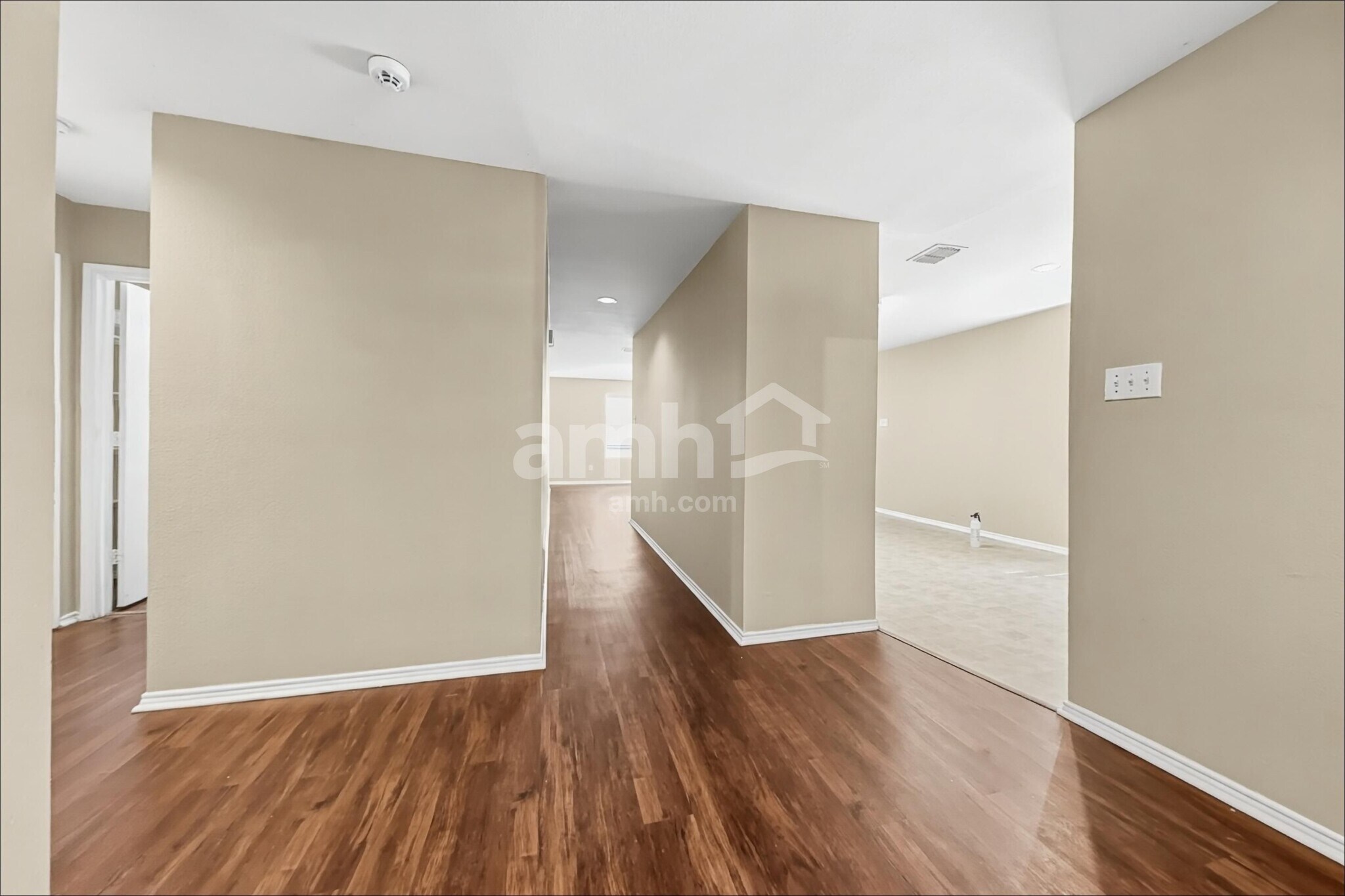 Building Photo - 1120 Boxwood Dr