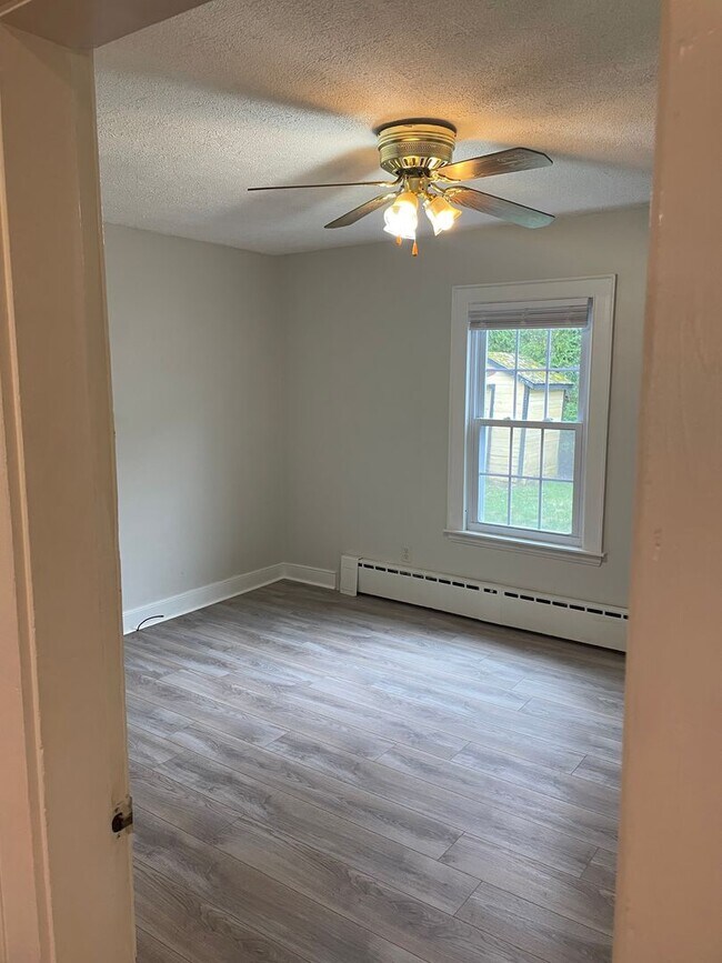 Building Photo - 12 Vine St