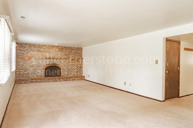 Building Photo - 3427 Clubheights Dr