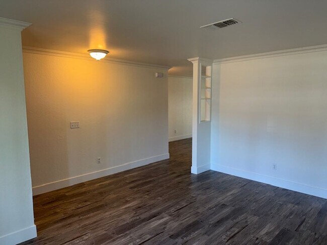 Building Photo - Wonderful 4 bedroom single story with sola...