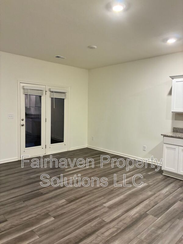 Building Photo - 1050 Paddington Dr