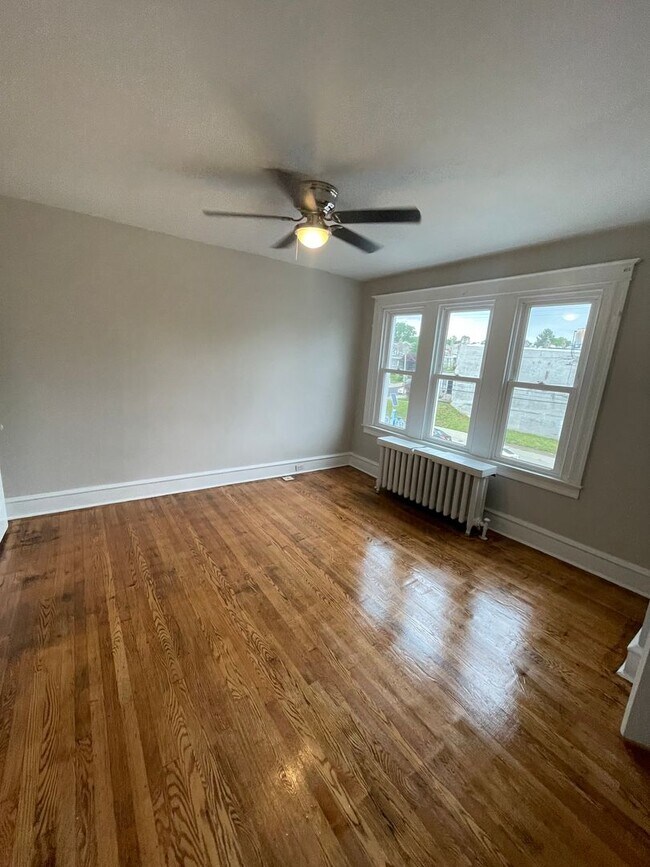 Building Photo - Spacious 3BR Rental with Finished Walk-Out Basement in Philadelphia