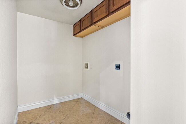Building Photo - 9130 Windgarden Cir