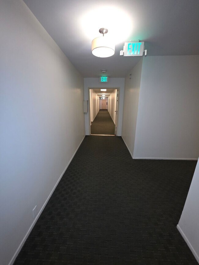 Building Photo - 1351 N Orange Dr
