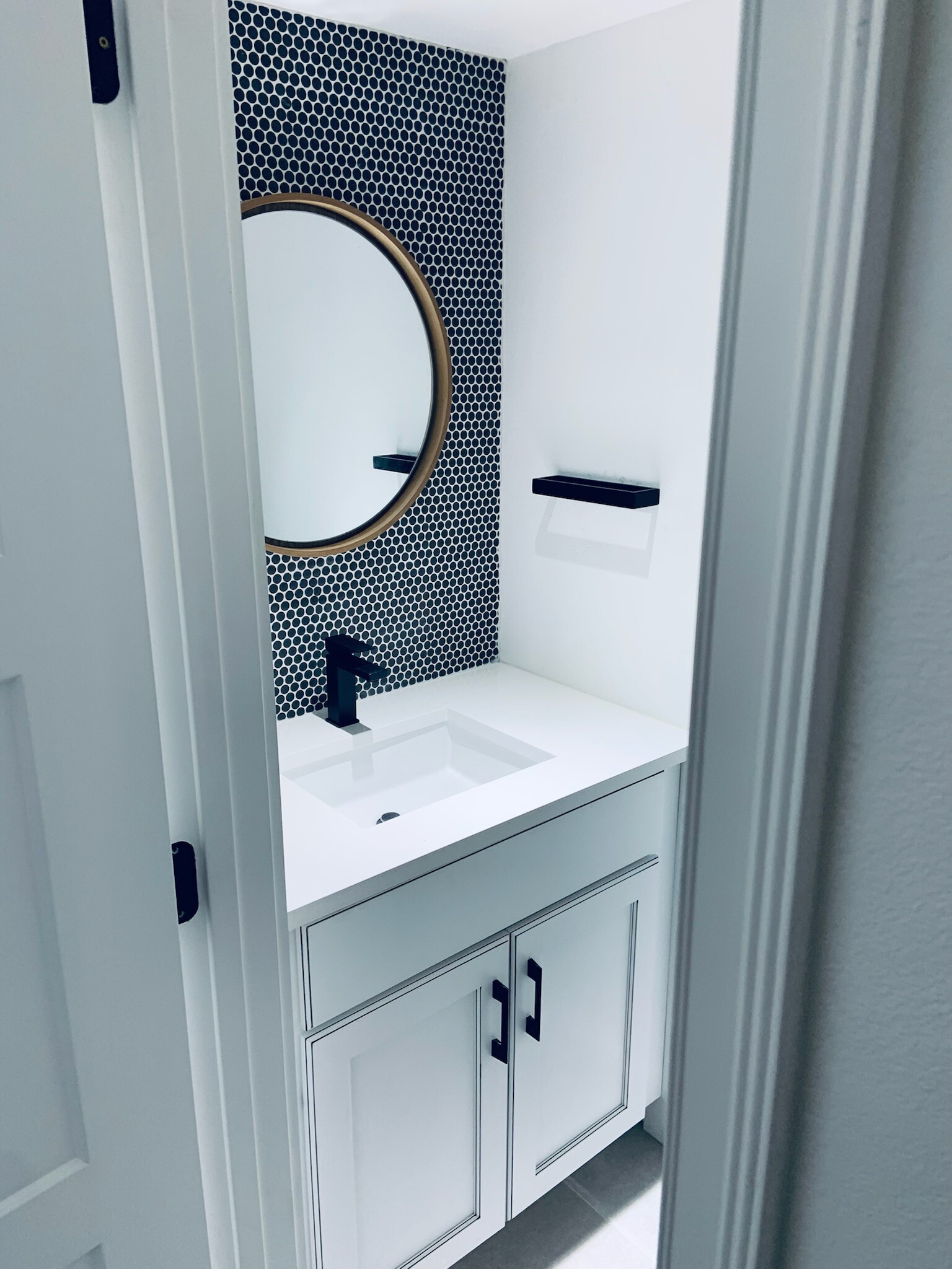 Half bath - 415 High View Ln