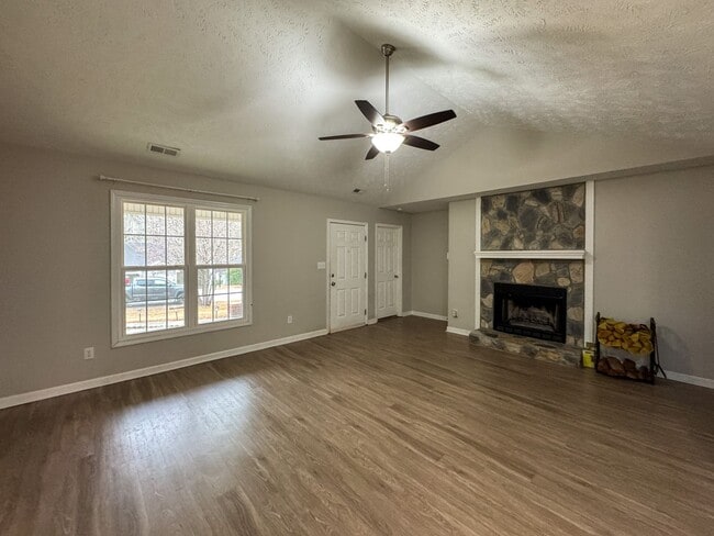 Building Photo - Charming 3 Bed 2 Bath Home in Jack Britt