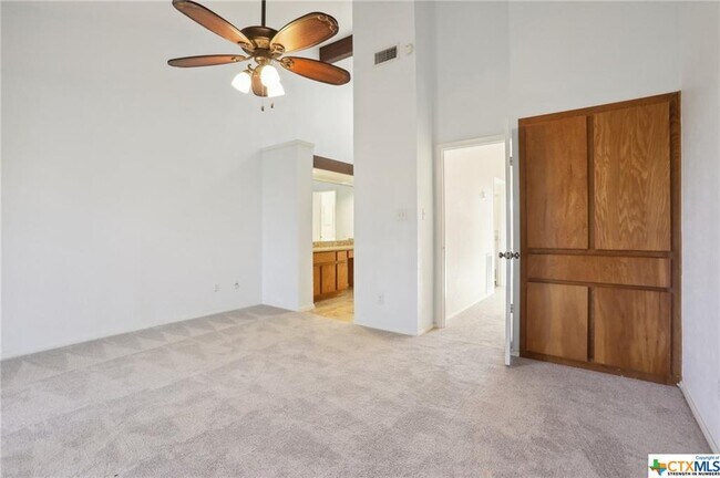 Building Photo - 7122 Wood Hollow Dr