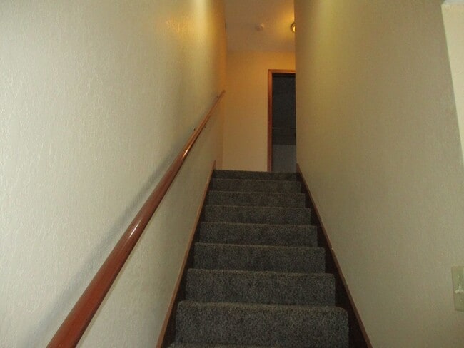 Building Photo - New Listing!!! 2 Bedroom Townhouse in Albion!!!