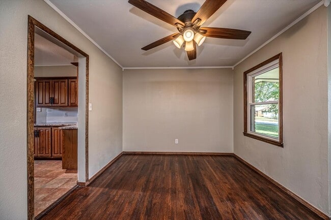 Building Photo - 809 N Ross Ave