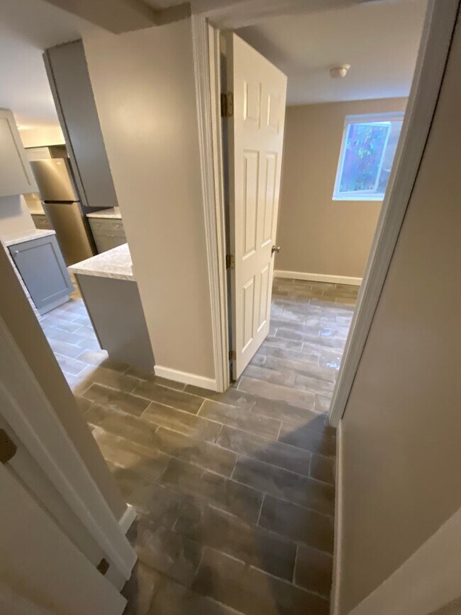 Building Photo - 426 E 15th Ave