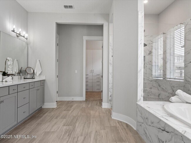 Building Photo - 746 Glenneyre Cir