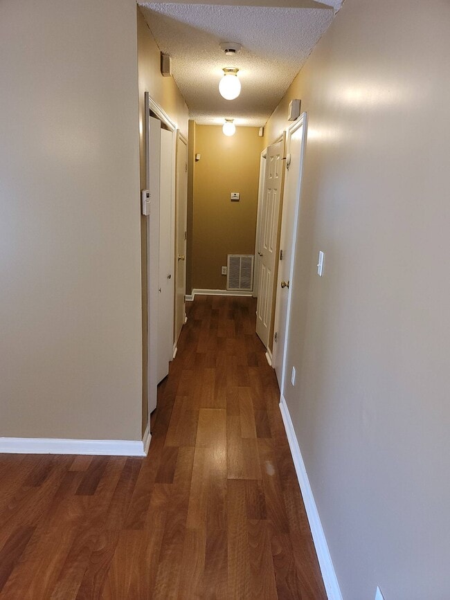 Building Photo - 11 Silver Spur Ct