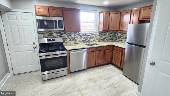 Building Photo - 2527 Kirk Ave