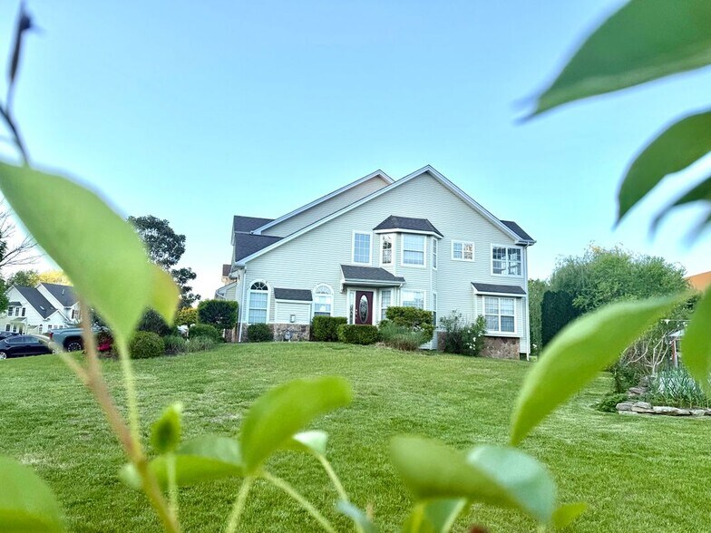 Building Photo - 214 Westbrook Dr