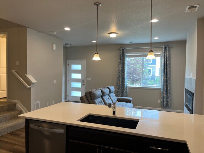 Building Photo - 656 Stonebridge Dr