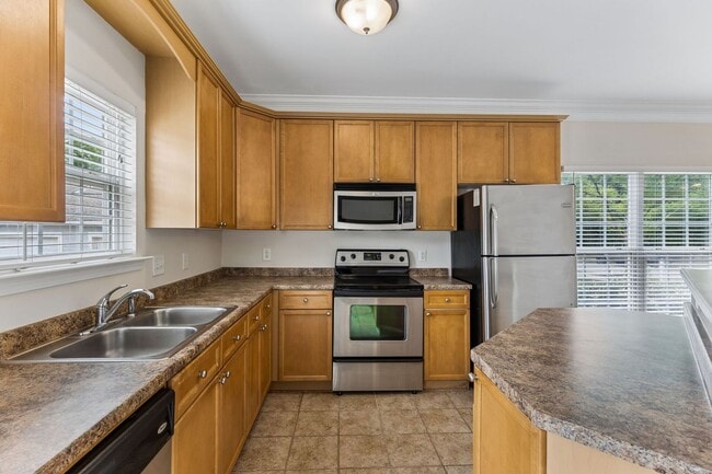 Building Photo - Beautifully maintained 3-bedroom, 2-bath townhome in Nashville’s highly desirable Lennox Village