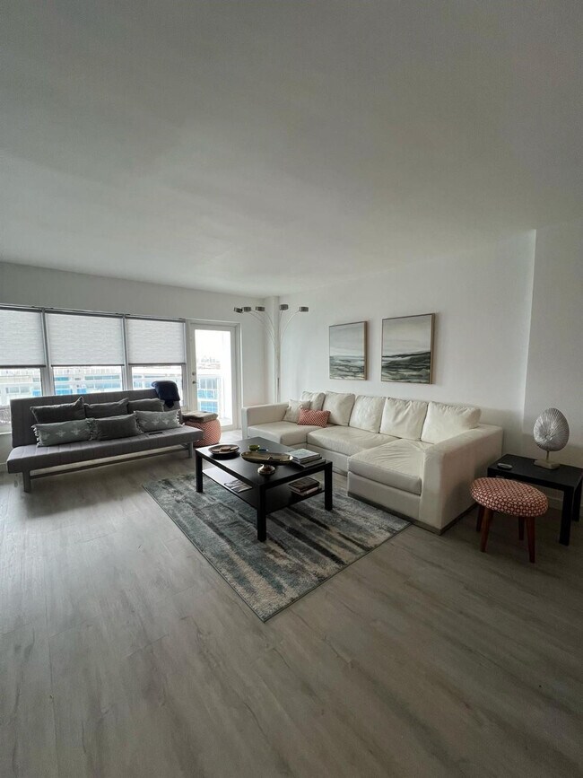 Building Photo - 3750 Galt Ocean Dr