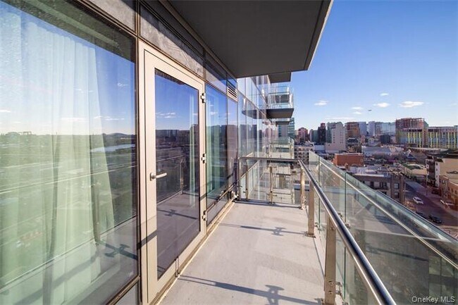 Building Photo - 33-71-71 Prince St