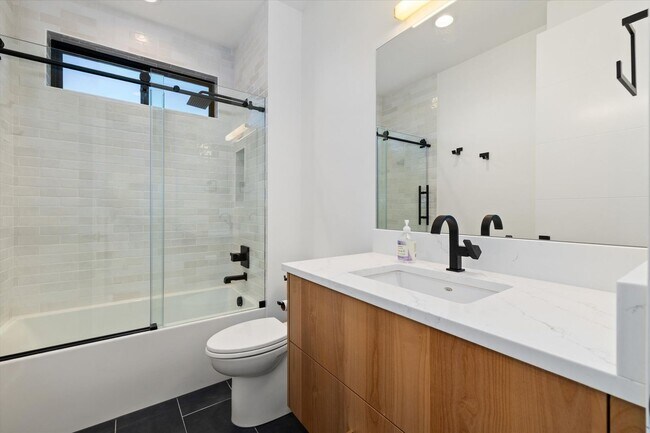 Building Photo - Waterfront End-Unit | 3 Bed | 3 Bath | 2,189 Sq. Ft. | Gated Community | Luxury Lake Living