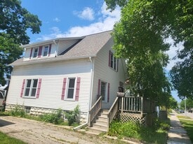 Building Photo - 204 N Macy St