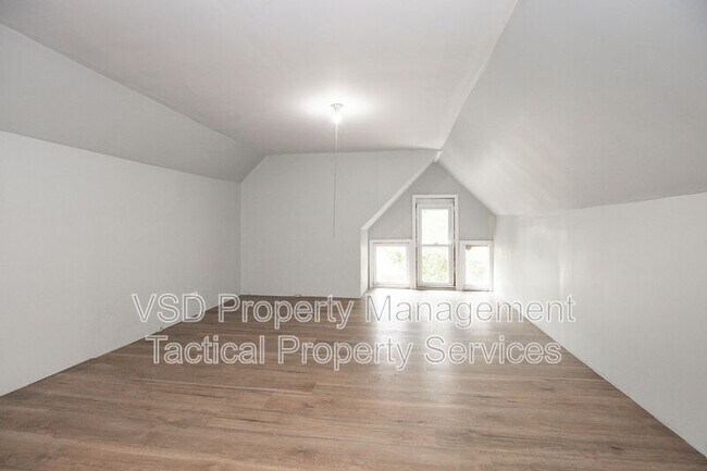 Building Photo - 1583 E 84th St