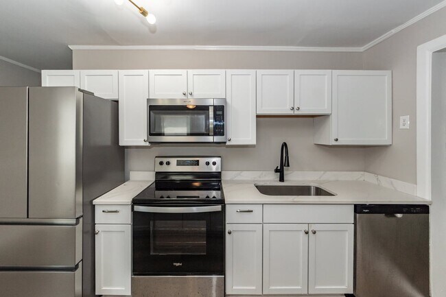 Building Photo - 3860 Chestnut St