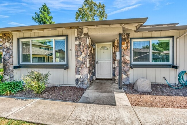 Building Photo - 1035 Mohr Ln
