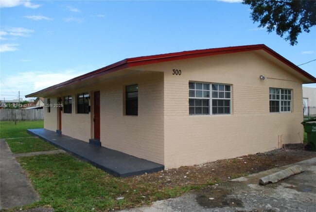 Building Photo - 300 NW 5th Terrace