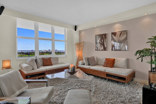 Building Photo - 5600 Collins Ave