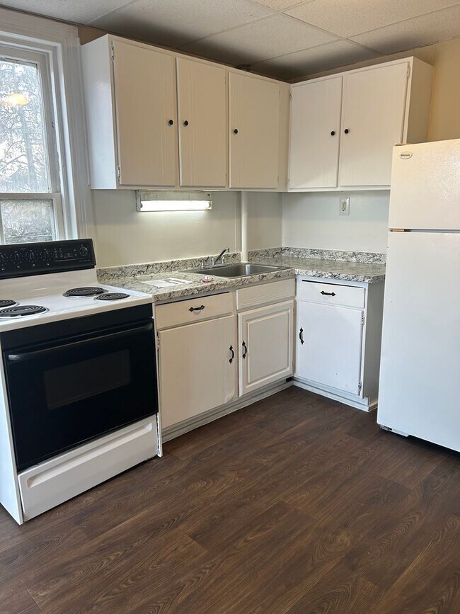 Building Photo - 121 N State St