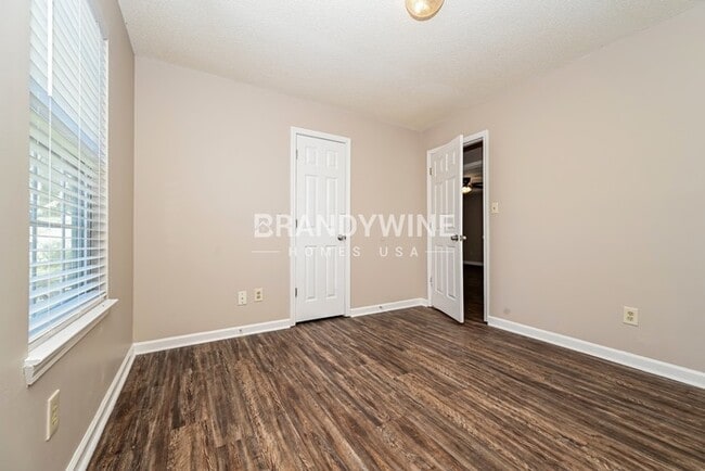 Building Photo - 35 Hampton Oaks Dr