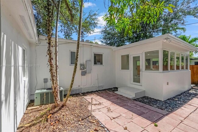 Building Photo - 6437 SW 14th St